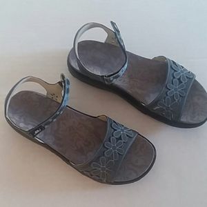 JBU Wildflower Sandal Size 8M